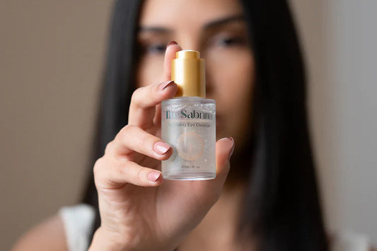 Gentle Cleanser for Eyelids: Safe Daily Care Guide