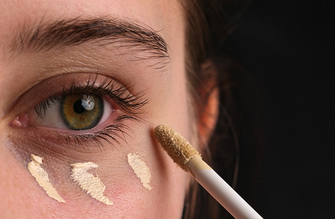 how to conceal under eye bags